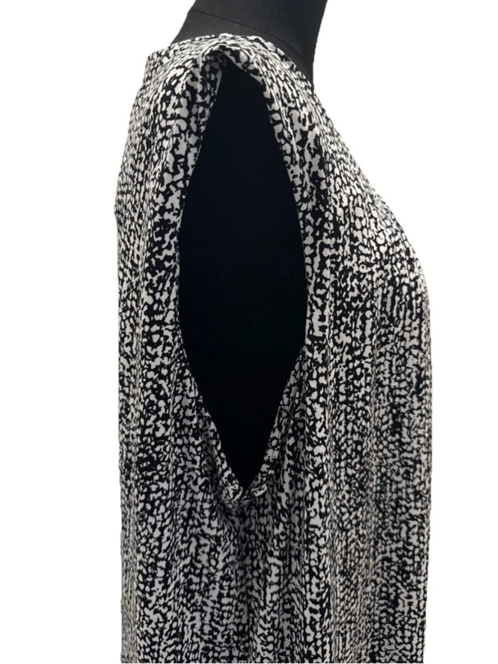 Calvin Klein Women's Sleeveless Black & White Blouse, Size 2X - Picture 9 of 14
